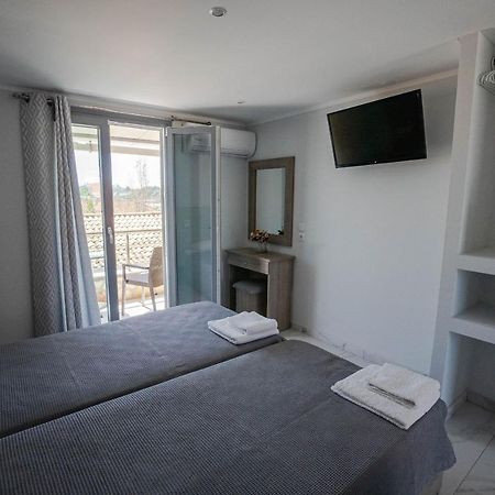 Golden Dolphin Studios & Apartments Alykes  Extérieur photo