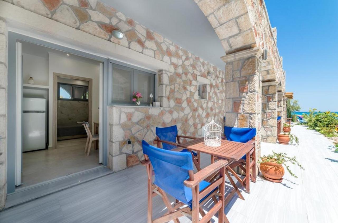 Golden Dolphin Studios & Apartments Alykes  Extérieur photo