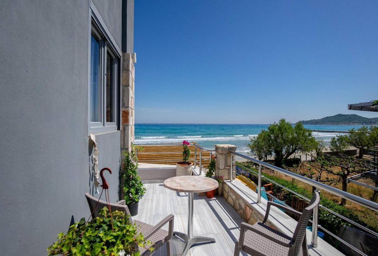 Golden Dolphin Studios & Apartments Alykes  Extérieur photo